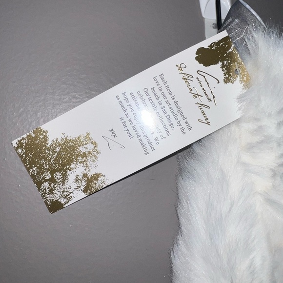 Aviva Stanoff Plush White Faux Fur Throw & 2 Accent pillows - Picture 3 of 9